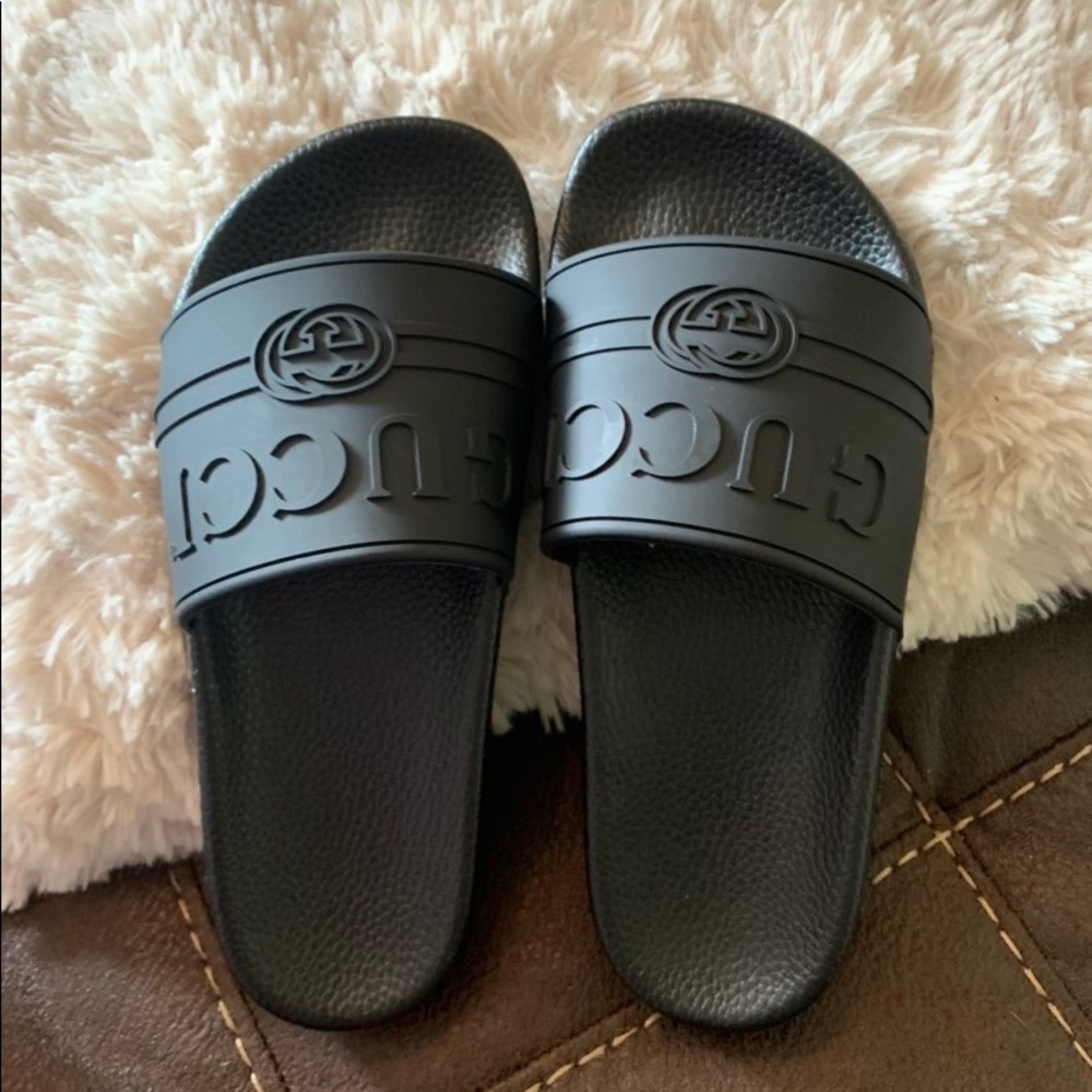 Gucci Slides. Size 8. black.
